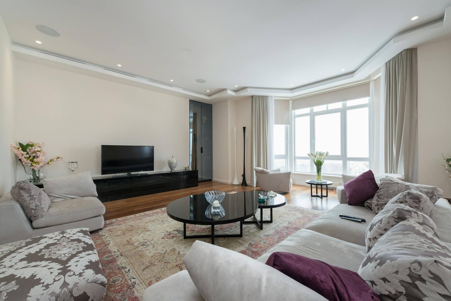 Bright, tidy living room